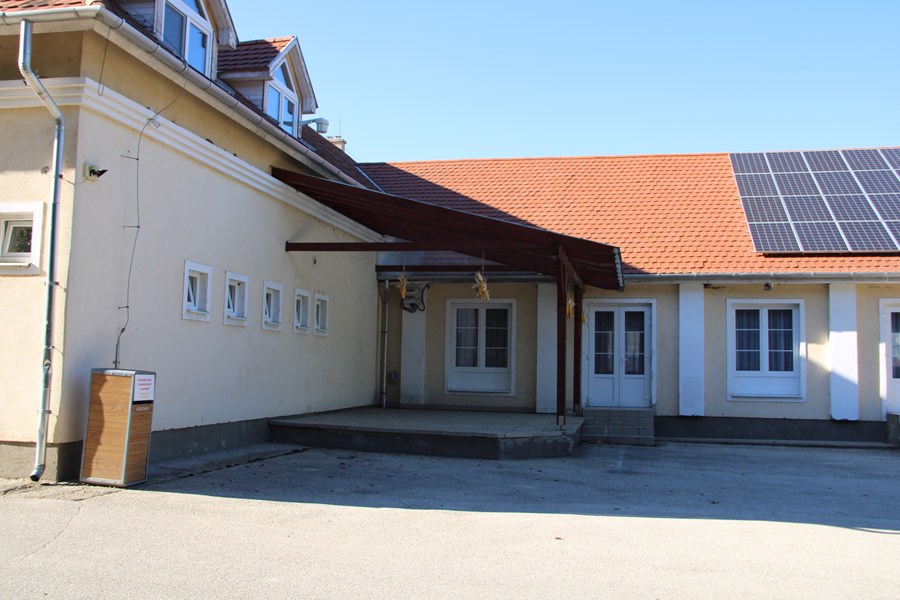 Faluház 6